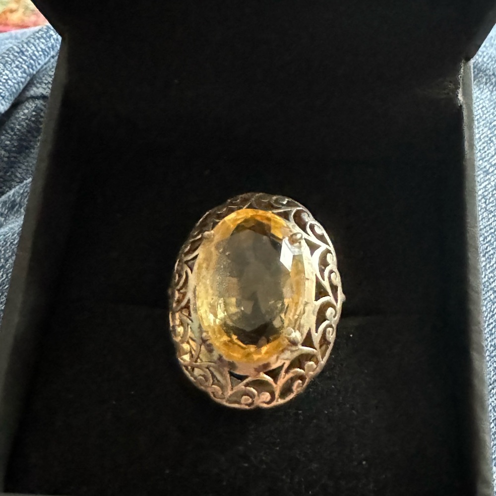 Stunning citrine ring